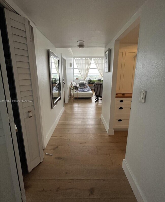 Foto del edificio - 11930 N Bayshore Dr