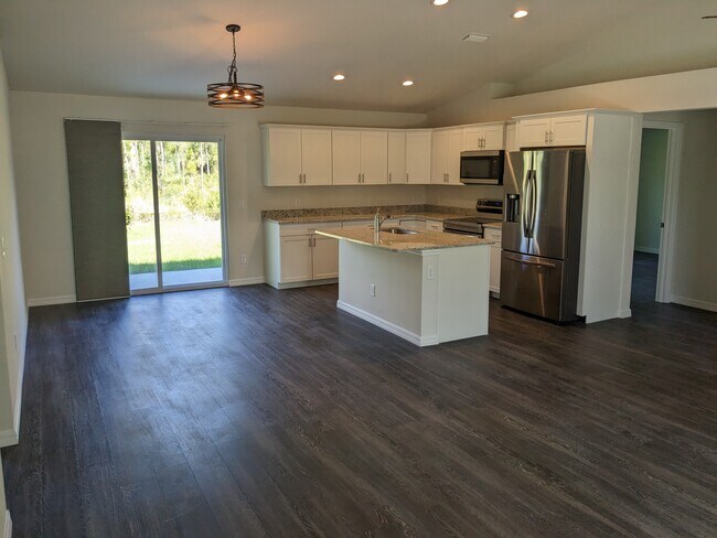 Building Photo - 5900 Cazler Ave