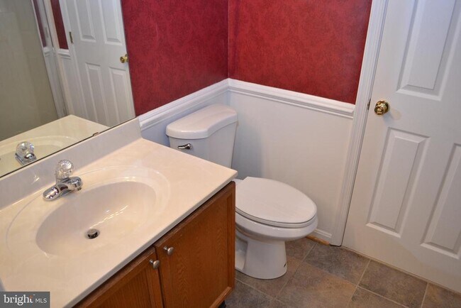 Building Photo - 8202 Blue Heron Dr