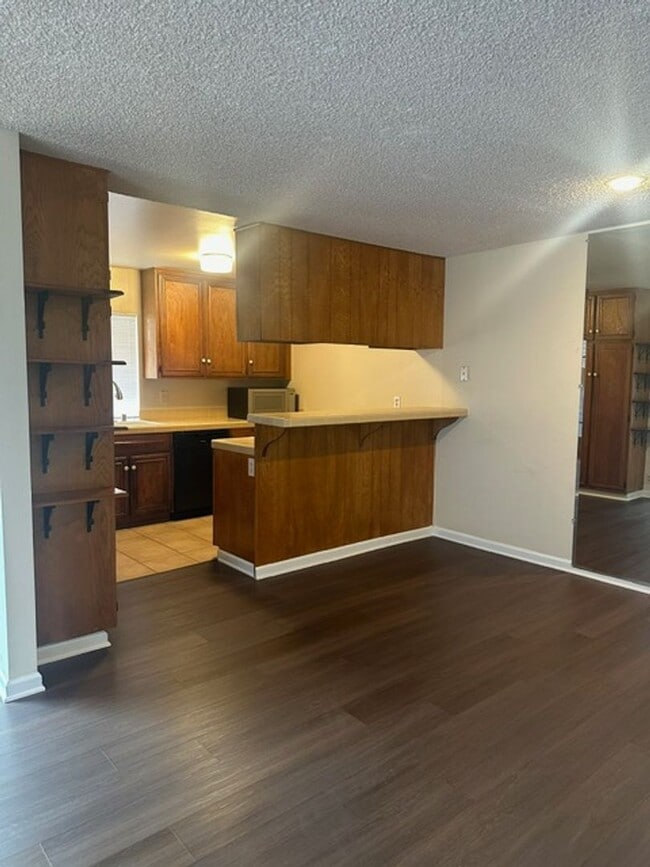 Foto del edificio - EASTER WAY - LOCATED NEAR UCSD IN UTC!  MO...
