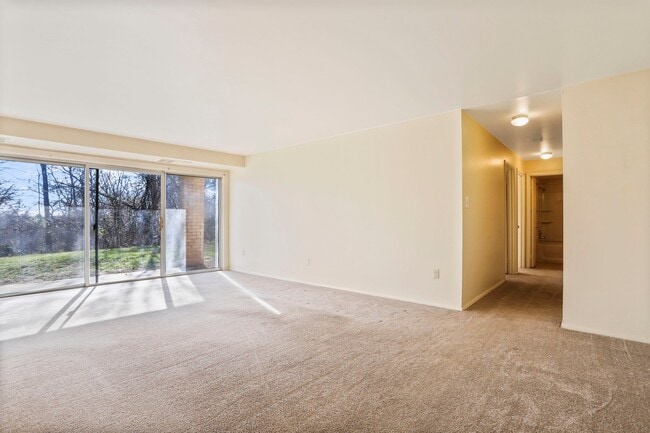 Building Photo - 620 6th Ave