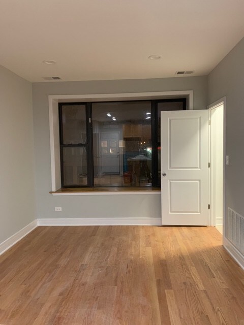 Foto del edificio - 5207 W Belmont Ave
