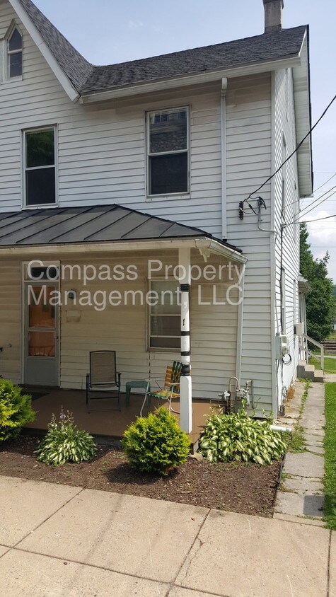 Primary Photo - 410 Main St