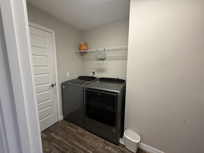 Building Photo - Beautiful and Spacious 3/2 with Separate Entrance 1/1 In-Law Suite, RV Parking