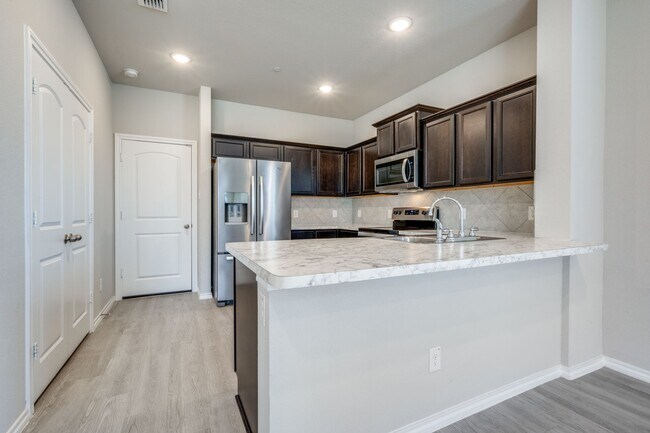 Foto del edificio - 3537 Brentwood Dr