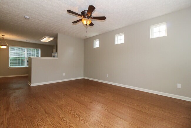 Foto del edificio - 103 Oak Grove Pl