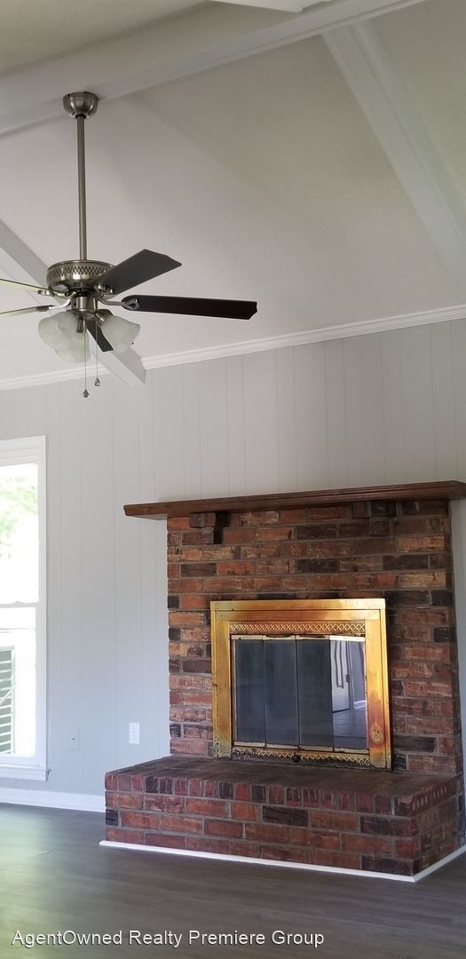 Building Photo - 3 br, 1.5 bath House - 4533 Outwood Drive