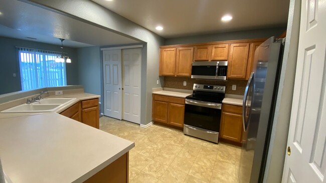 Foto del edificio - 3 Bedroom 2.5 Bathroom in Denver's Green V...