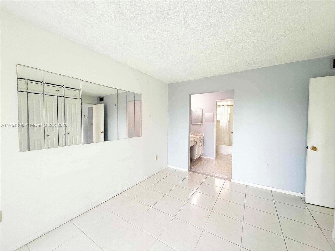 Foto del edificio - 9430 Tangerine Pl