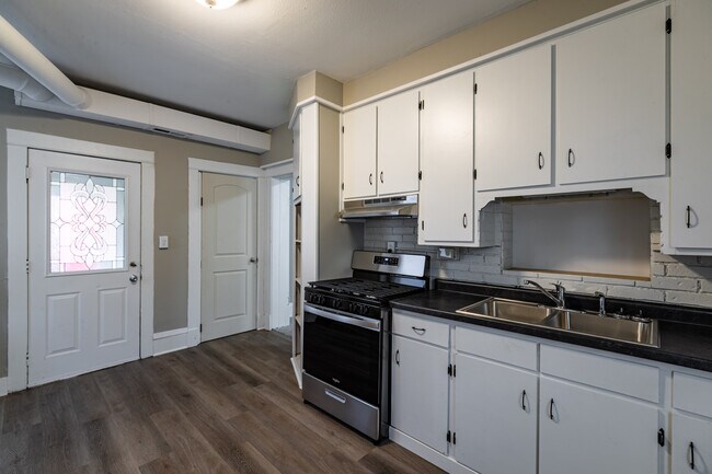 Foto del edificio - 324 Copeland Ave