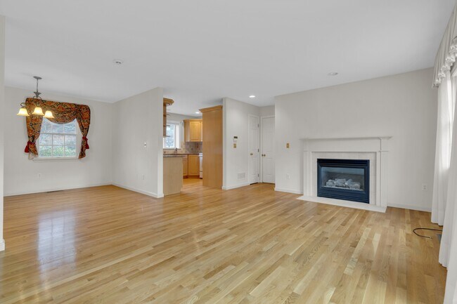 Building Photo - 319 Stearns St