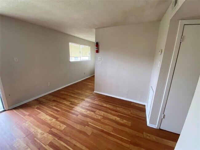 Foto del edificio - 5610 Royal Palms St