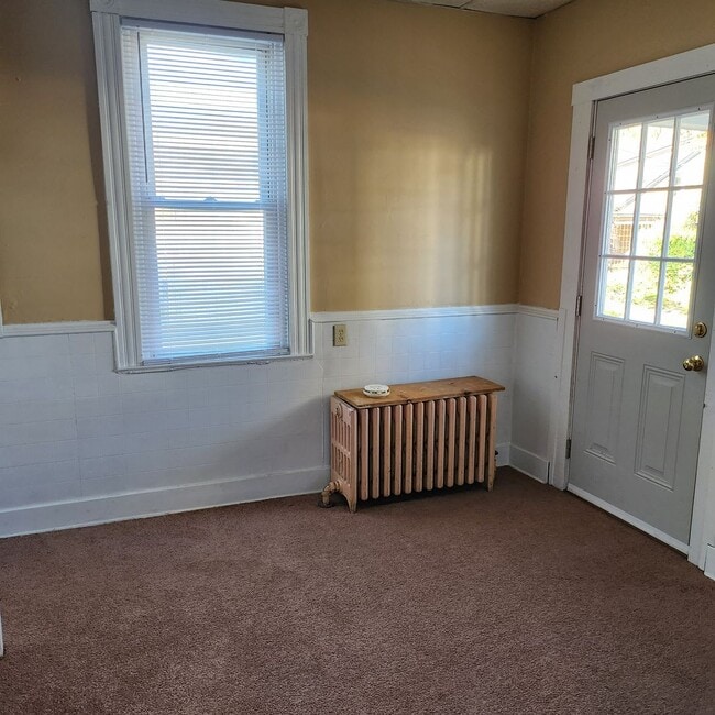 Building Photo - 902 Oak St