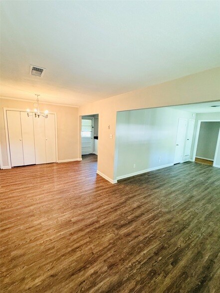 Building Photo - 816 Lakeside Dr