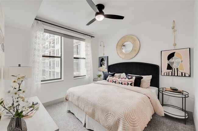 Foto del edificio - 1414 N Shepherd Dr