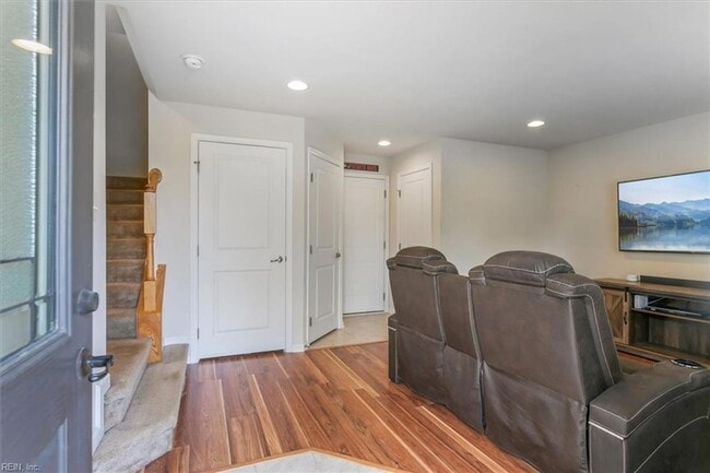 Building Photo - 3 bedroom/ 2 full bathroom and 1 half bathroom -Villages at Candle Station