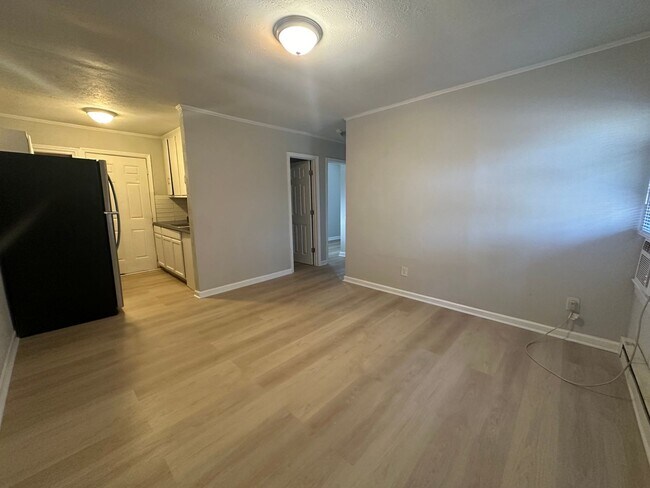 Building Photo - 305 Bonnie St. ~ Bonnie Doone