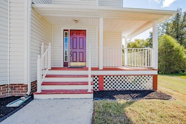 Building Photo - Beautiful Chesterfield Home Is Ready For Y...