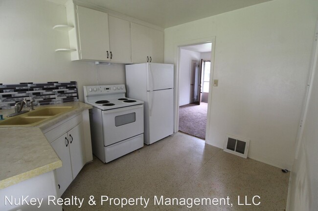 Building Photo - 2 br, 1 bath House - 924 E. 39th Ave.