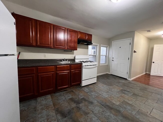 Building Photo - 29 Alexander St