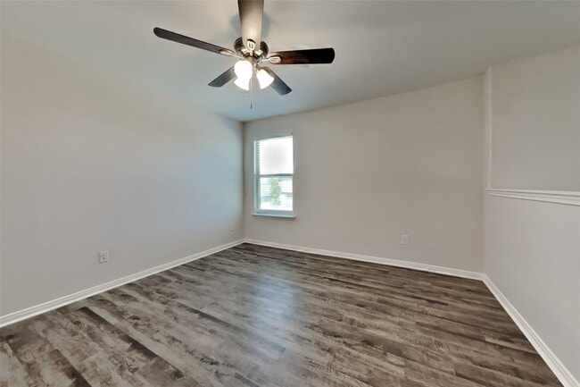 Building Photo - 22562 Valley Canyon