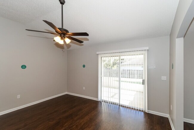 Foto del edificio - 2653 Fernleaf Dr