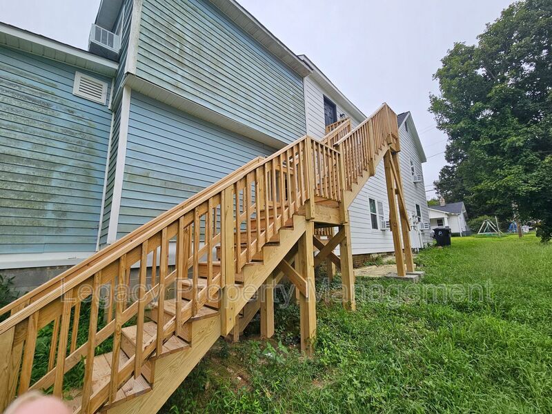 Foto principal - 215 N Logan St
