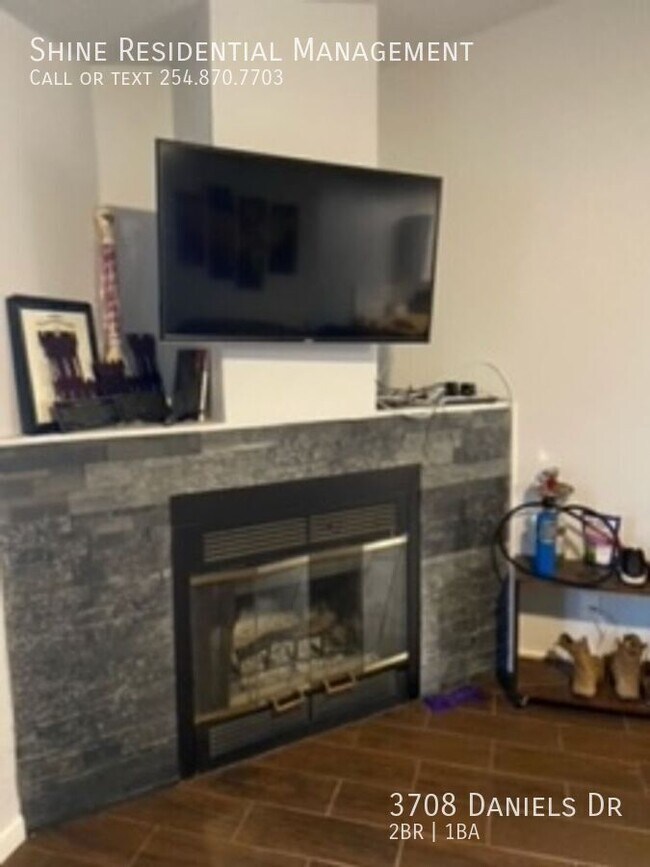 Foto del edificio - 3708 Daniels Dr