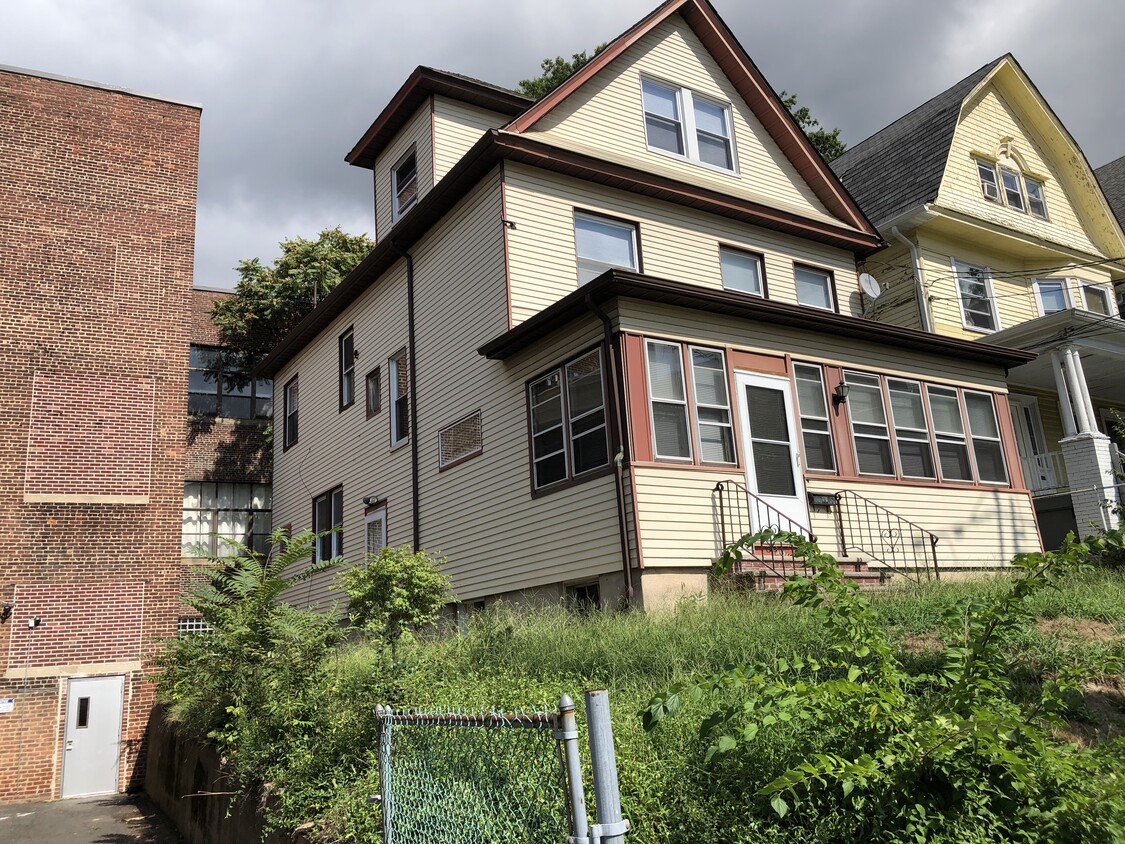 Primary Photo - 499 Highland Ave