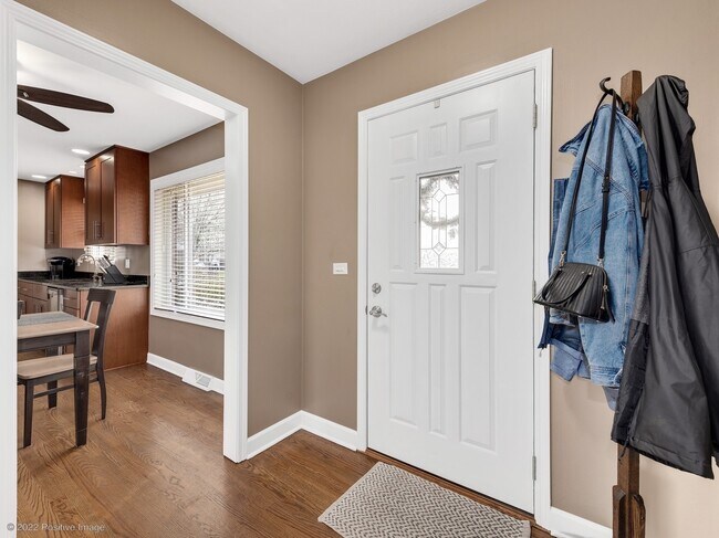 Foto del edificio - 49 Robin Hill Dr