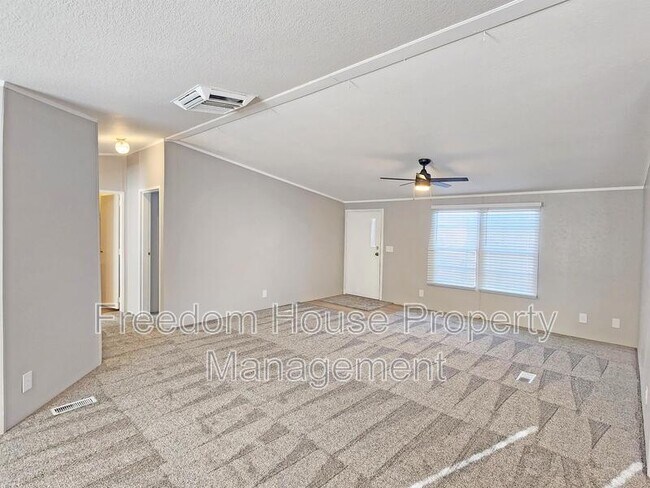 Foto del edificio - 320 W Comstock Cir S