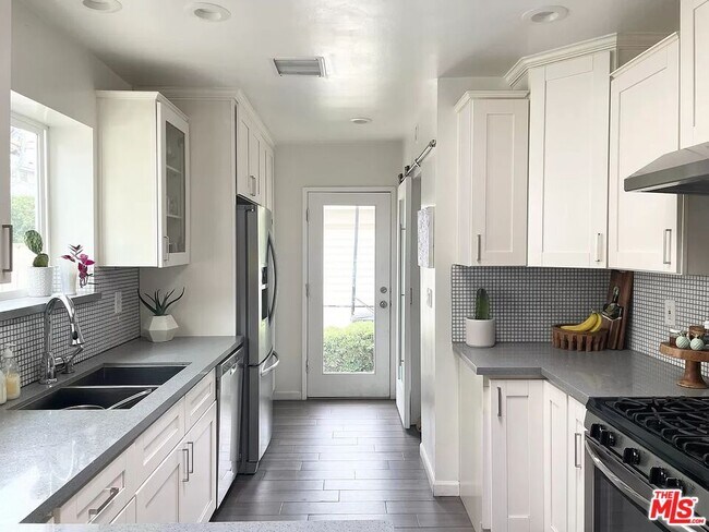 Building Photo - 7311 Dunfield Ave
