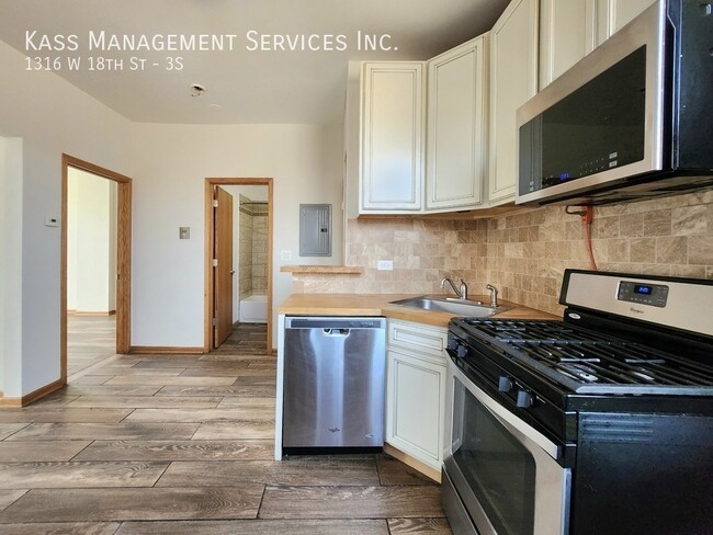 Foto del edificio - 1316 W 18th St