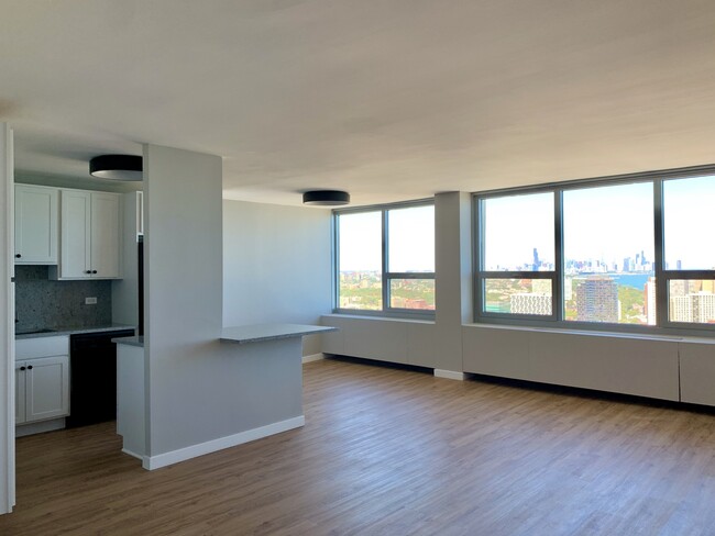 Foto del edificio - 1700 E 56th St