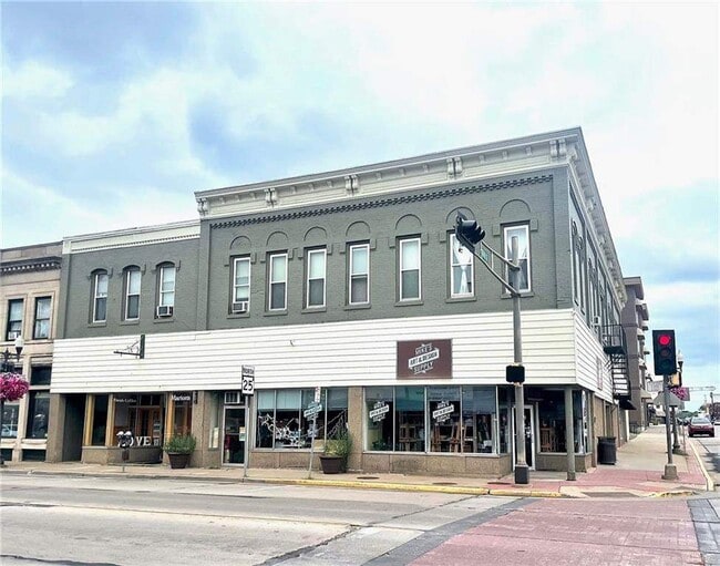 Building Photo - 113 1/2 Main St E