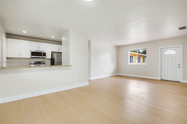 Foto del edificio - 532 SW 79th Ave