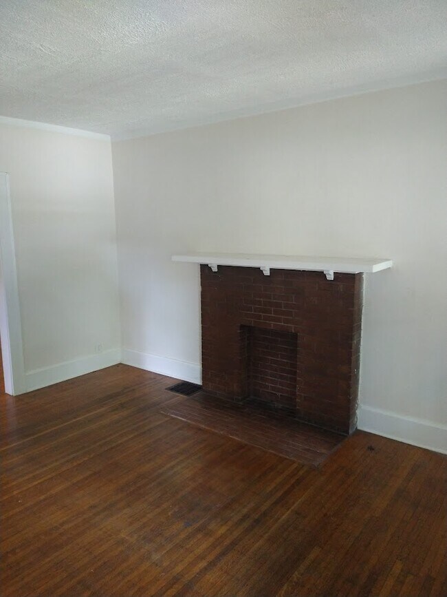 Foto del edificio - 4645 N College Ave