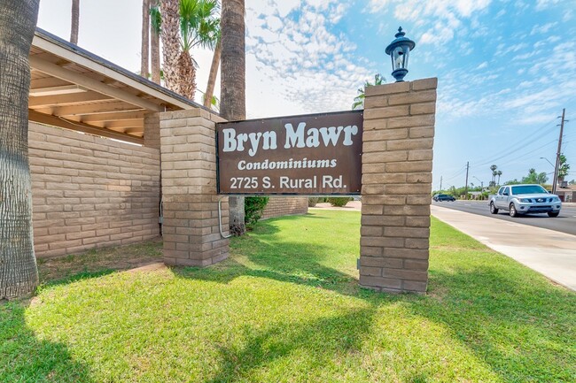 Building Photo - STUNNING 2 BEDROOM REMODELED TEMPE TOWNHOM...