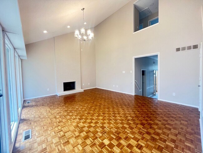 Foto del edificio - Beautiful renovated East Memphis condo loc...
