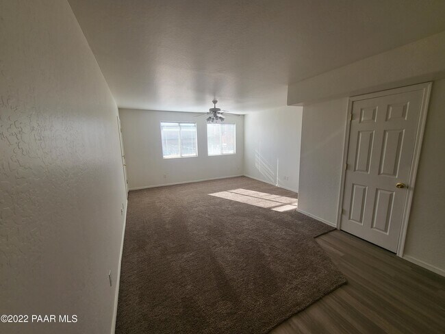 Foto del edificio - 8127 E Rosalie Rd