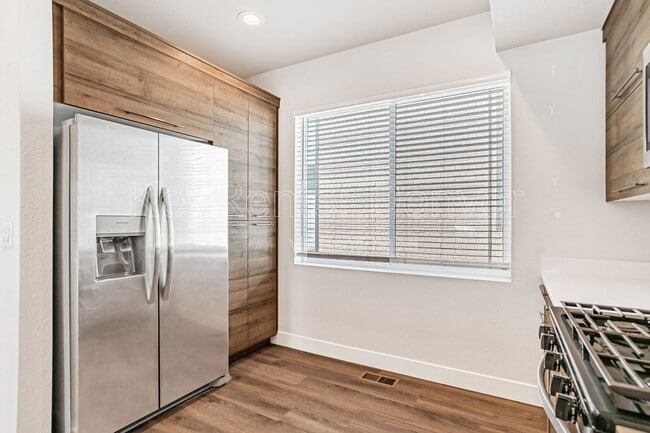 Building Photo - 5535 W 10th Ave