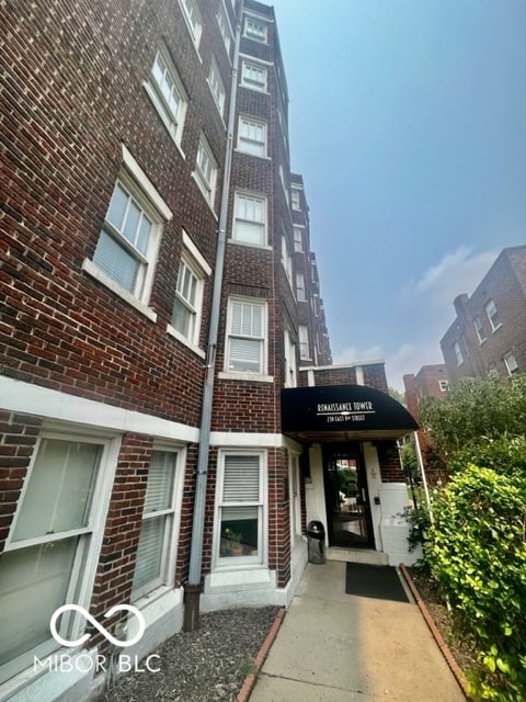 Building Photo - 230 E 9th St