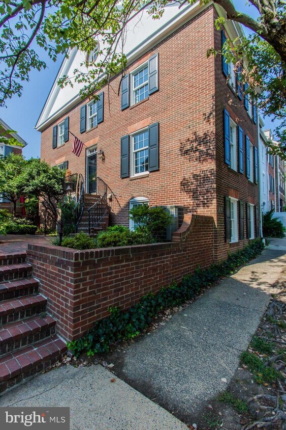 112 Gibbon St, Alexandria, VA 22314 Townhouse for Rent in Alexandria