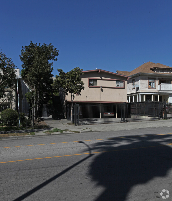 Building Photo - 335 S Westlake Ave