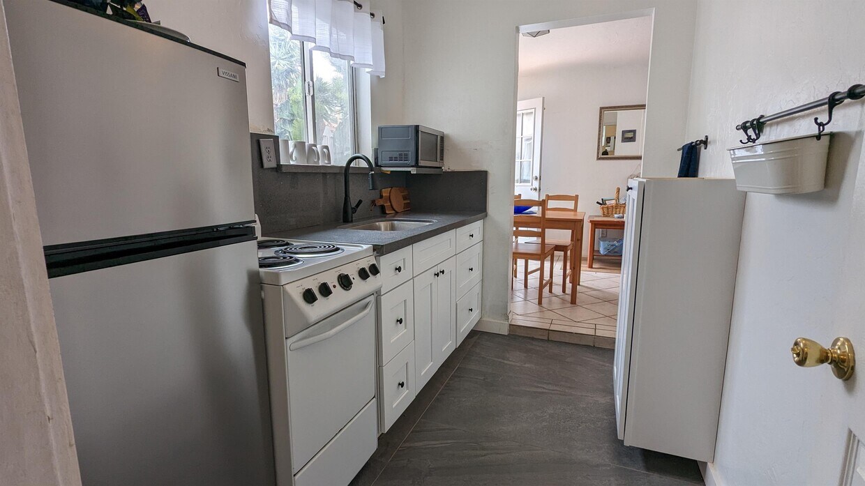 Foto principal - 363 G St