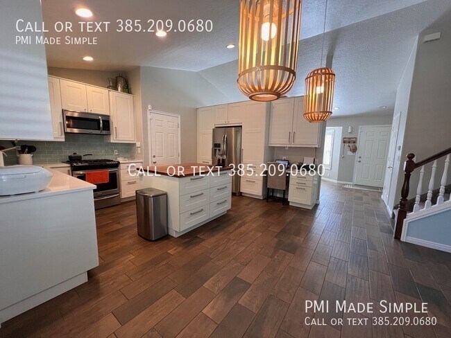 Building Photo - Beautiful home for families! Wood floors |...