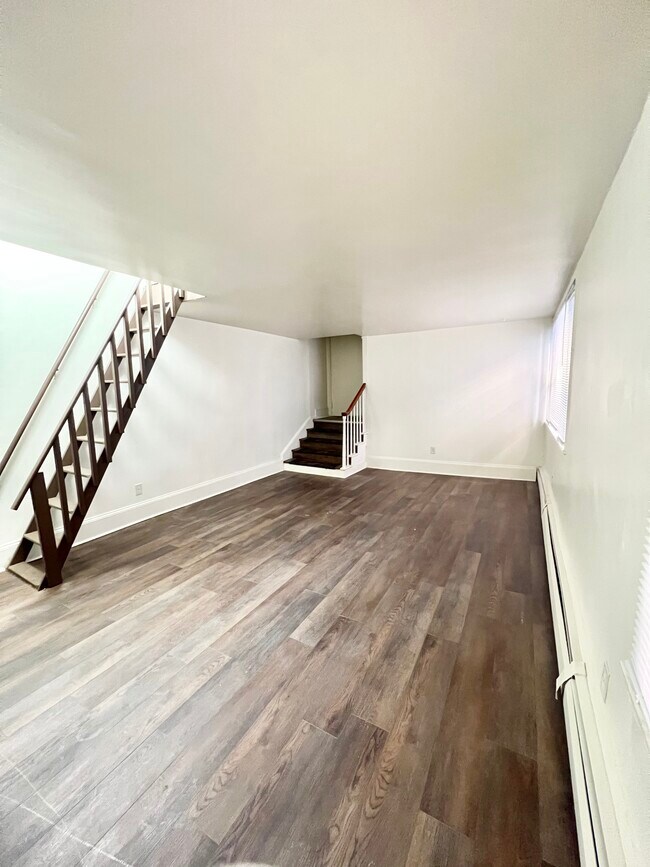 Dining & Living Room - 327 Mill St