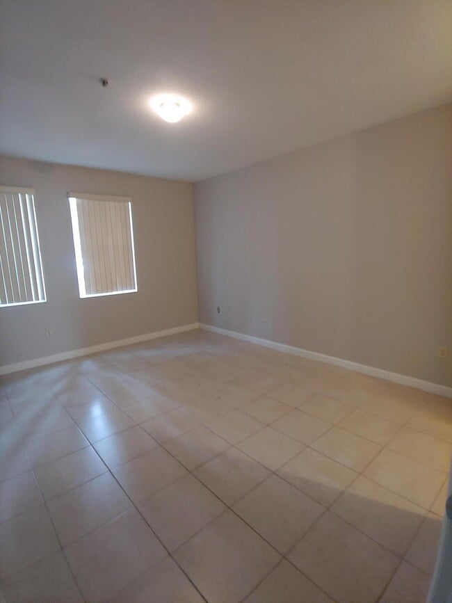 Building Photo - 2108 Shoma Dr