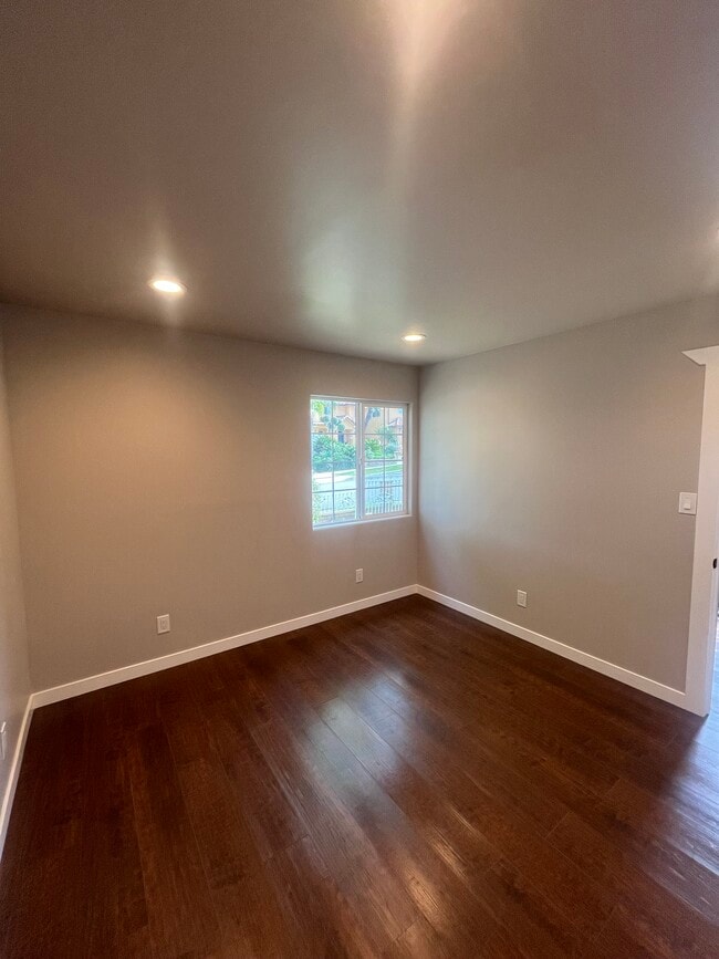 Building Photo - 621 Frandale Ave