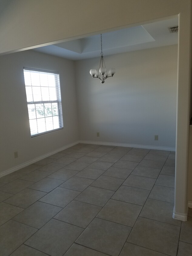 Primary Photo - 2720 Camelot Dr